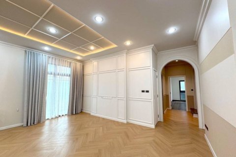 Casa de 4 dormitorios en Samut Prakan, Tailandia № 172651 - foto 3