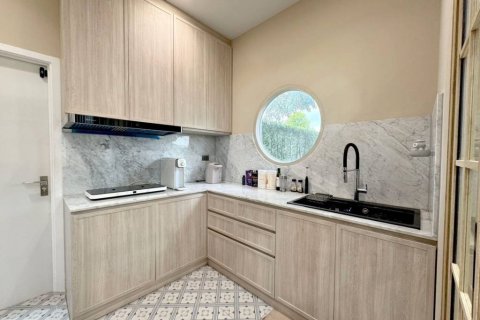 Casa de 4 dormitorios en Samut Prakan, Tailandia № 172651 - foto 5