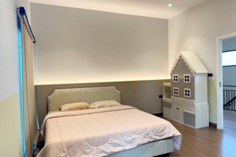 Casa de 4 dormitorios en Samut Prakan, Tailandia № 172651 - foto 6