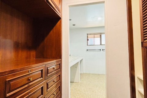 Casa de 4 dormitorios en Chiang Mai, Tailandia № 162643 - foto 15