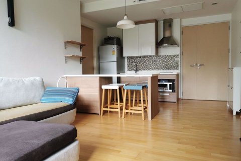 Condo in Khlong Toei, Bangkok, Thailand, 2 bedrooms  № 47654