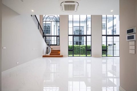 Haus in Bang Kapi, Bangkok, Thailand 4 Schlafzimmer № 152379 - Foto 4