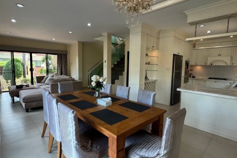 Casa de 3 dormitorios en Pattaya, Tailandia № 173460 - foto 18