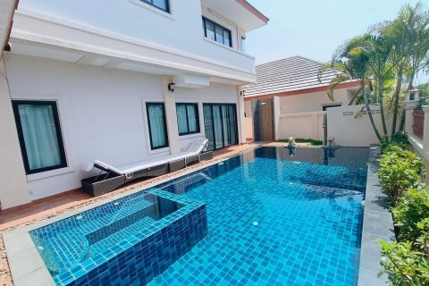 Casa de 3 dormitorios en Pattaya, Tailandia № 173460 - foto 2