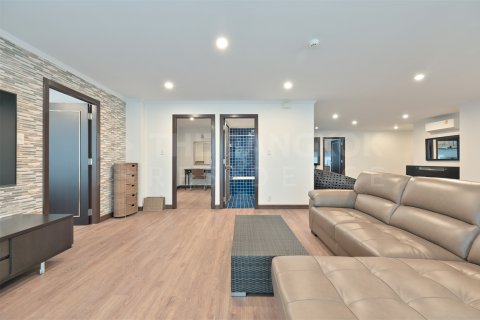 Condo in Bangkok, Thailand, 3 bedrooms № 187146 - photo 7