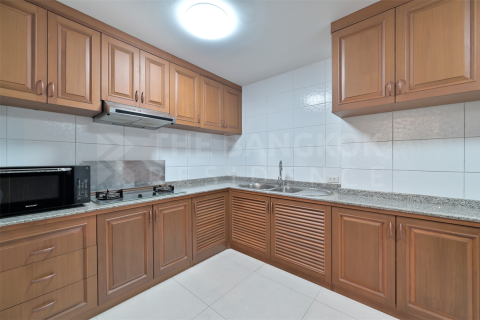 Condo in Bangkok, Thailand, 3 bedrooms № 187146 - photo 6