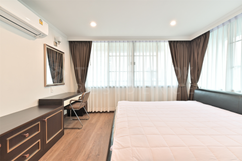Condo in Bangkok, Thailand, 3 bedrooms № 187146 - photo 5