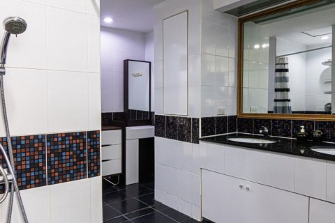 Condominio de 3 dormitorios en Bangkok, Tailandia № 65891 - foto 11