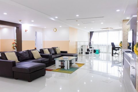Condo in Bangkok, Thailand, 3 bedrooms  № 65891