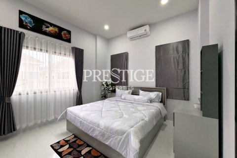 Casa de 3 dormitorios en Pattaya, Tailandia № 197496 - foto 14