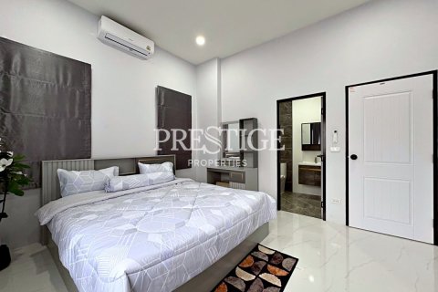 Casa de 3 dormitorios en Pattaya, Tailandia № 197496 - foto 12