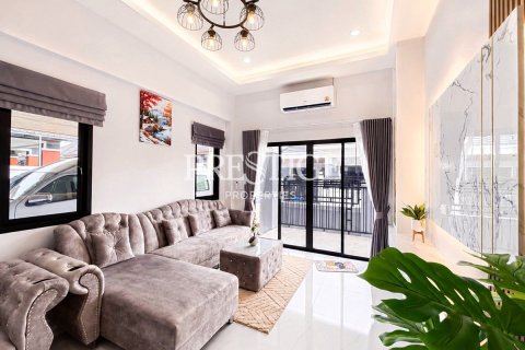 Casa de 3 dormitorios en Pattaya, Tailandia № 197496 - foto 3
