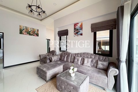 Casa de 3 dormitorios en Pattaya, Tailandia № 197496 - foto 5