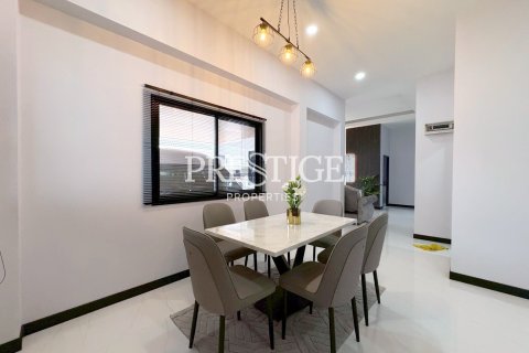 Casa de 3 dormitorios en Pattaya, Tailandia № 197496 - foto 7