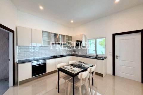 Casa de 3 dormitorios en Pattaya, Tailandia № 197497 - foto 6