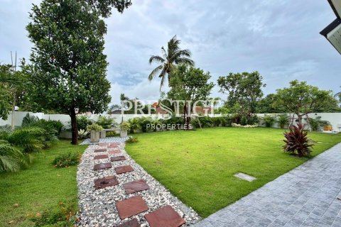 Casa de 3 dormitorios en Pattaya, Tailandia № 197497 - foto 21