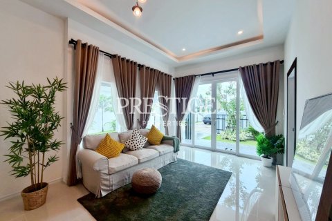 Casa de 3 dormitorios en Pattaya, Tailandia № 197497 - foto 5