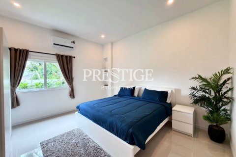 Casa de 3 dormitorios en Pattaya, Tailandia № 197497 - foto 10