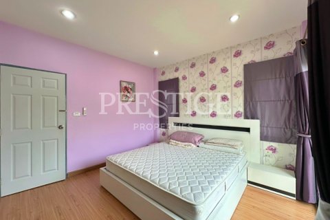 Casa de 3 dormitorios en Pattaya, Tailandia № 220683 - foto 15