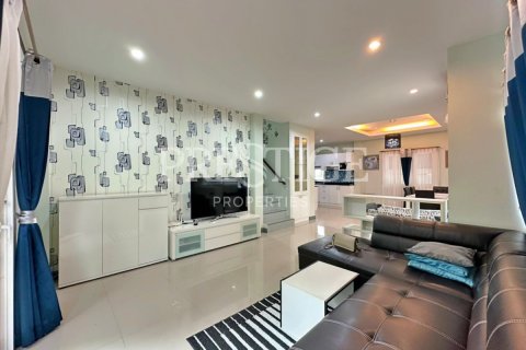 Casa de 3 dormitorios en Pattaya, Tailandia № 220683 - foto 4