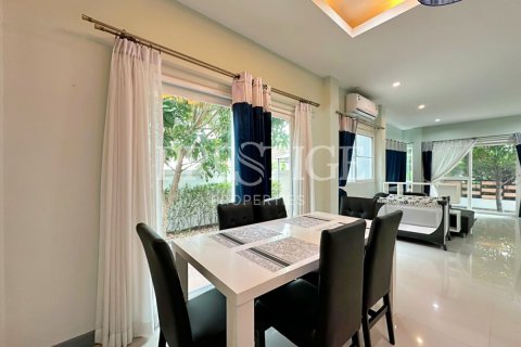 Casa de 3 dormitorios en Pattaya, Tailandia № 220683 - foto 8