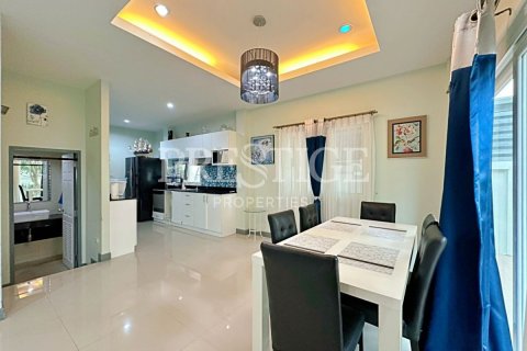 Casa de 3 dormitorios en Pattaya, Tailandia № 220683 - foto 9
