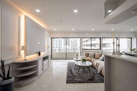 Condominio de 2 dormitorios en Khlong Toei, Bangkok, Tailandia № 134697