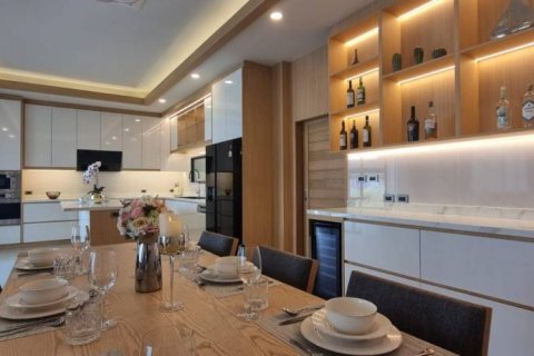 Chalet de 4 dormitorios en Pattaya, Tailandia № 134703 - foto 8