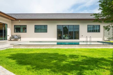 Chalet de 4 dormitorios en Pattaya, Tailandia № 134703