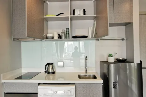 Estudio en el condominio en Watthana, Bangkok, Tailandia № 200631 - foto 11