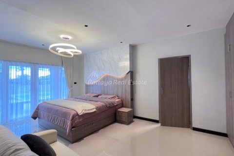 Casa de 5 dormitorios en Bang Lamung, Tailandia № 178977 - foto 8