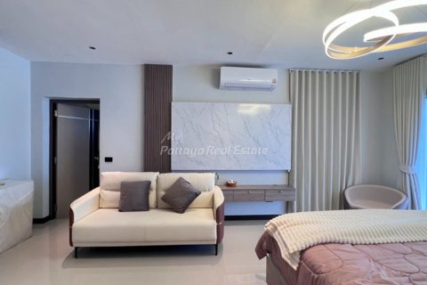 Casa de 5 dormitorios en Bang Lamung, Tailandia № 178977 - foto 9