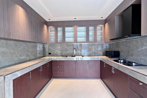 Casa de 5 dormitorios en Bang Lamung, Tailandia № 178977 - foto 7