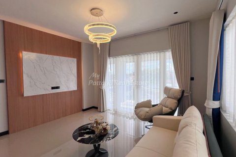 Casa de 5 dormitorios en Bang Lamung, Tailandia № 178977 - foto 6