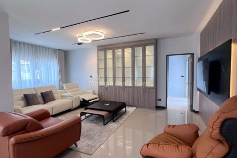 Casa de 5 dormitorios en Bang Lamung, Tailandia № 178977 - foto 3