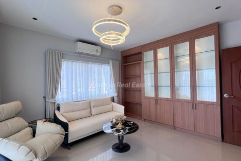 Casa de 5 dormitorios en Bang Lamung, Tailandia № 178977 - foto 4