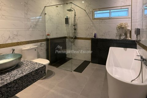 Casa de 4 dormitorios en Pattaya, Tailandia № 178978 - foto 6
