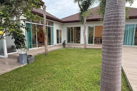 Casa de 4 dormitorios en Pattaya, Tailandia № 178978 - foto 9