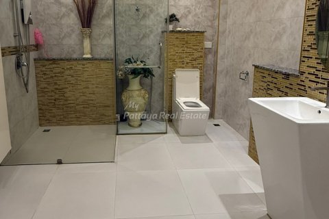 Casa de 4 dormitorios en Pattaya, Tailandia № 178978 - foto 7