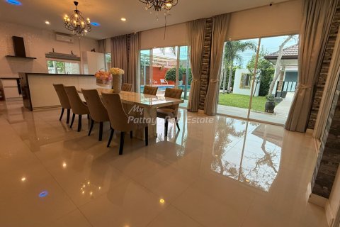 Casa de 4 dormitorios en Pattaya, Tailandia № 178978 - foto 3