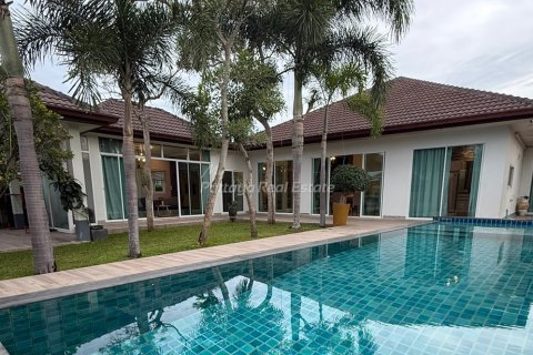 House in Pattaya, Thailand 4 bedrooms № 178978