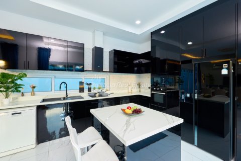 Casa de 3 dormitorios en Pattaya, Tailandia № 178979 - foto 4