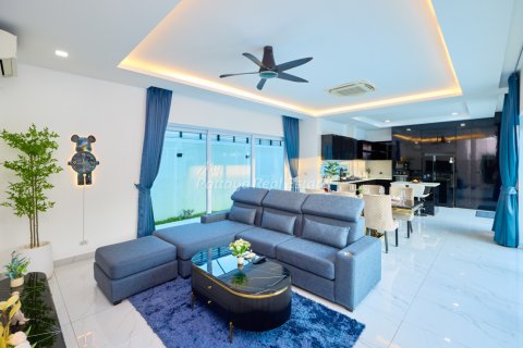 Casa de 3 dormitorios en Pattaya, Tailandia № 178979 - foto 30