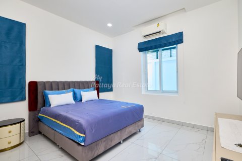 Casa de 3 dormitorios en Pattaya, Tailandia № 178979 - foto 7