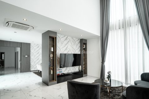 Casa de 4 dormitorios en Bang Lamung, Tailandia № 178981 - foto 6