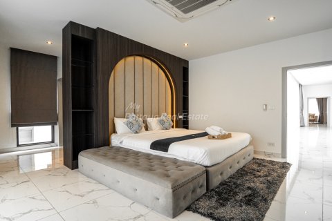 Casa de 4 dormitorios en Bang Lamung, Tailandia № 178981 - foto 24