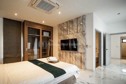 Casa de 4 dormitorios en Bang Lamung, Tailandia № 178981 - foto 13