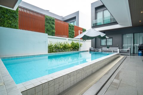 Casa de 4 dormitorios en Bang Lamung, Tailandia № 178981 - foto 3
