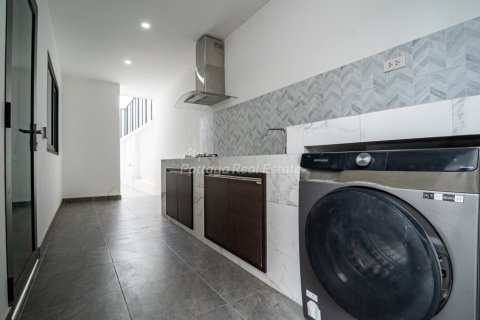 Casa de 4 dormitorios en Bang Lamung, Tailandia № 178981 - foto 11