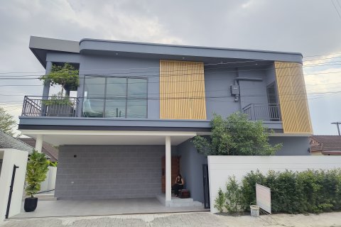 Casa de 4 dormitorios en Hang Dong, Tailandia № 153414